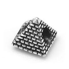 My-Beads Charm 015 Piramide​ in Argento
Metallo prezioso: Argento, 925/1000, senza nichel.
Include confezione regalo.
I prezzi includono l'IVA